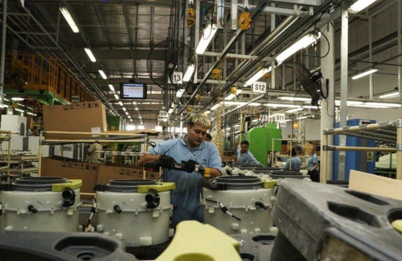 La produccin industrial cay 3% y el empleo sufre su peor cada